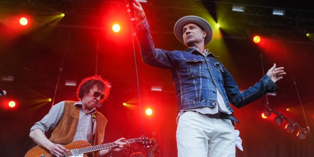 Gord Downie and The Sadies (Photo by: Stephen McGill, AUX TV)
