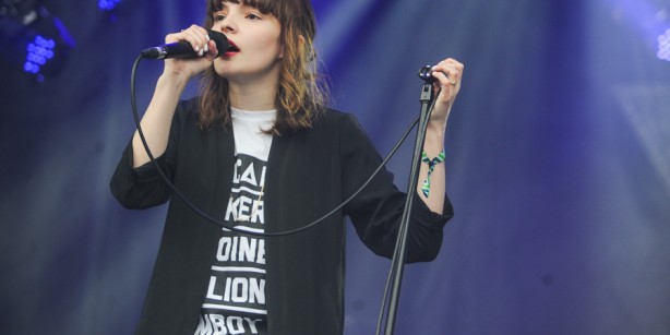 CHVRCHES (Photo by: Stephen McGill, AUX TV)