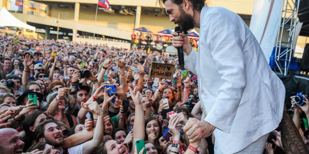 Edward Sharpe and the Magnetic Zeroes at Shakey Knees Music Festival (Photo by: Stephen McGill, AUX TV)