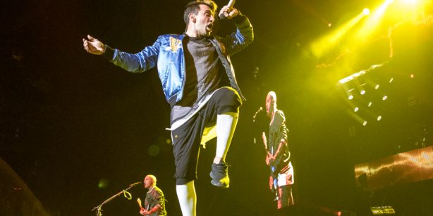 Hedley at Air Canada Centre (Photo by: Sarah Rix, AUX TV)